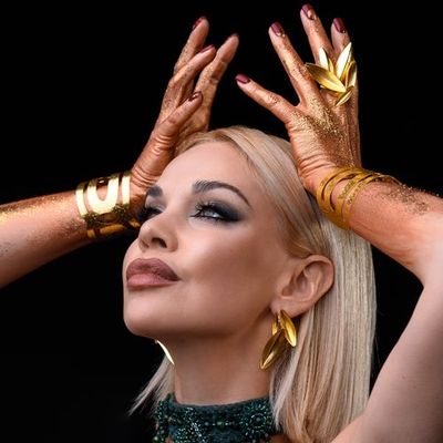 The Moon is Rising (Samanta Tīna)