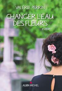 Changer lʼeau des fleurs